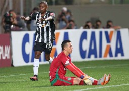 Atlético faz nova vítima, alcança o G4 do Campeonato Brasileiro e segue caça ao líder