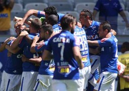 Cruzeiro bate o Santa, faz a festa da torcida no Mineirão e emplaca quinto jogo sem derrota