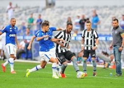 Cruzeiro joga mal e vê sequência invicta chegar ao fim com derrota para o Botafogo no Mineirão