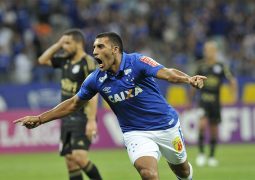 Ramón Ábila volta a marcar, Cruzeiro derrota Ponte Preta e dá salto na classificação da Série A