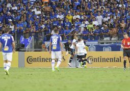 Cruzeiro frustra multidão no Mineirão, perde para o Grêmio e se complica na Copa do Brasil