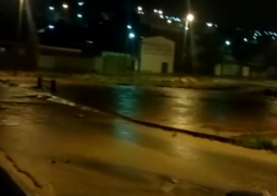 Obra recentemente “entregue” não suporta forte chuva e água transborda em córrego de São Gotardo