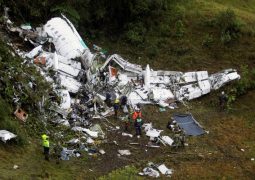 Avião com equipe da Chapecoense cai na Colômbia e pelo menos 76 mortes são confirmadas