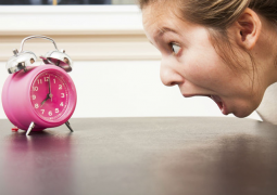 Você sempre se atrasa alguns minutinhos? Cientistas dizem saber o motivo