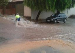 Temporal com vendaval e granizo causa estragos em Patos de Minas, Carmo do Paranaíba e Presidente Olegário