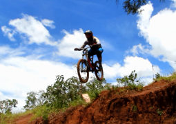 Vídeo: Confira os melhores momentos do 1º Desafio de Mountain Bike DownHill de São Gotardo