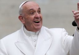 “É melhor ser ateu do que católico hipócrita”, defende Papa Francisco
