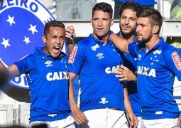 Thiago Neves e Arrascaeta marcam, e Cruzeiro leva o clássico. Fred acaba expulso