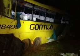 Ônibus capota na BR-262 e deixa mortos e feridos no Alto Paranaíba