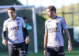 Galo recebe o Santos para manter ascensão em casa e seguir na luta pelo G6 do Brasileiro