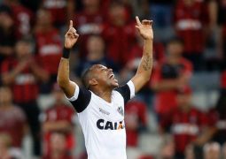 Oswaldo de Oliveira estreia, Robinho desencanta e Atlético Mineiro vence duelo de xarás