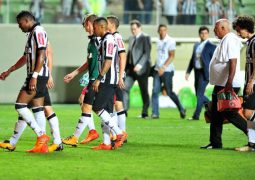 Atlético tropeça contra Chapecoense, perde oitava em casa e vê Libertadores mais longe