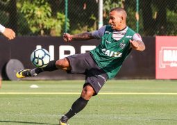 Com lateral poupado, Galo inicia preparação para confronto direto com Botafogo