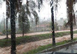 Forte chuva alaga diversas ruas e avenidas e causa estragos em Patos de Minas