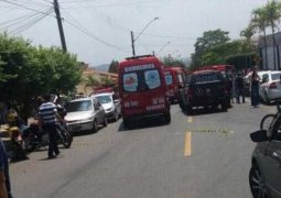 Aluno leva arma para escola, atira em colegas de sala e mata dois