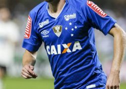 Cruzeiro assegura três de seus cinco patrocinadores para 2018; dois ainda negociam