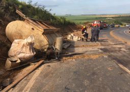 Motorista de caminhão perde controle em curva e morre em acidente no município de Serra do Salitre