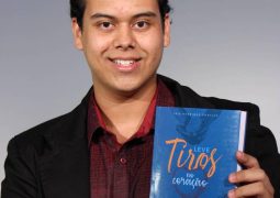 Estudante de Patos de Minas lança livro sobre a história de Tiros-MG