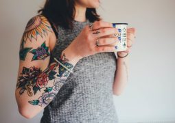 O que é o macrófago, célula que mantém as tatuagens na pele e pode um dia ajudar a apagá-las