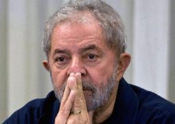 TRF-4 encaminha ofício e autoriza Moro a decretar prisão de Lula