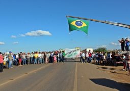 Em dia de protestos, governo alega acordo mas greve dos caminhoneiros continua na BR-354 em São Gotardo