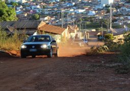 Rua aberta sem devida autorização em São Gotardo continua causando transtornos para moradores