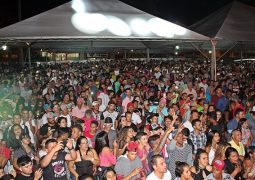 Praça São Sebastião fica lotada em festa de aniversário de São Gotardo