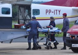 Após complicações em cirurgia realizada em São Gotardo, garoto de quatro anos de idade é levado de avião para hospital em Belo Horizonte