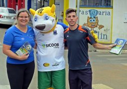 Em divulgação da 5ª Copa de Futebol do Alto Paranaíba, mascote Wiki faz a festa no Centro de São Gotardo