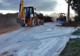 Interditada: Prefeitura inicia teste de base asfáltica em estrada vicinal que liga São Gotardo à Abaeté dos Venâncios