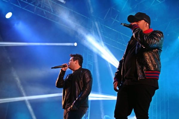 Matheus e Kuan em seu primeiro show na FENACEN 2019 (Foto: SG AGORA)