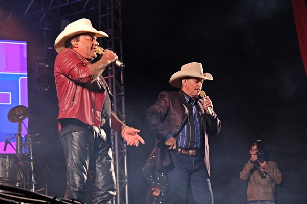 Show da dupla Gino e Geno foi último da FENACEN 2019 (Foto: SG AGORA)