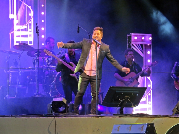 Leonardo fez um dos melhores shows de quarta-feira de FENACEN (Foto: SG AGORA)