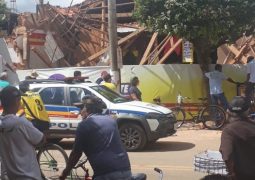 Desabamento de estrutura no centro de Carmo do Paranaíba deixa uma pessoa morta