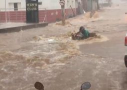 Temporal causa momentos de tensão para moradores de Patos de Minas