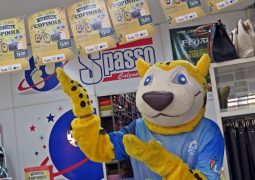 Mascote Wiki invade ruas de São Gotardo, Arapuá e Guarda dos Ferreiros, para divulgar 6ª Copa Alto Paranaíba Sicoob Credisg 20 anos