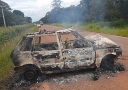 Acidente em rodovia entre as cidades de Tiros e Matutina termina em confusão e veículo é incendiado