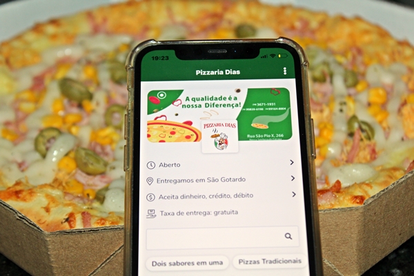 Com entrega gratuita, Pizzaria Dias lança aplicativo de Delivery