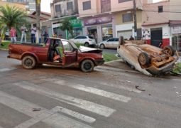 Grave acidente envolvendo pelo menos 5 veículos é registrado em São Gotardo