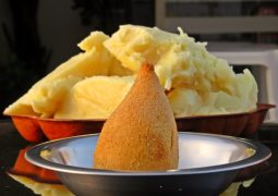 Lanchonete do Edson: Conheça o processo de fritura da melhor coxinha de São Gotardo!