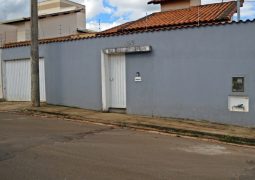 SG CLASSIFICADOS: Vende-se casa no Bairro Tancredo Neves em São Gotardo com excelente localização (ABAIXOU PREÇO)