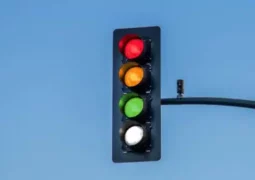 Como será a 4ª cor nos semáforos e como vai funcionar?
