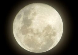 Super Lua: Mesmo tímida, fenômeno raro pôde ser visto em São Gotardo