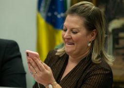 Joice Hasselmann critica vídeo publicado por Bolsonaro: “Burrice é ilimitada”