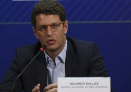 Pedido de impeachment de Ricardo Salles é arquivado por Fachin