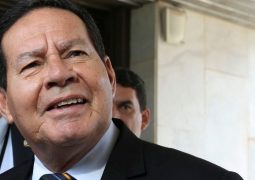 “Não dá para derrubar o governo, mas perturba”, diz Mourão sobre caso Marielle