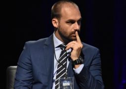 Eduardo Bolsonaro está protegido pela imunidade parlamentar, diz PGR