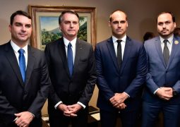 Trapalhadas dos filhos colocam governo de Bolsonaro em xeque no Congresso