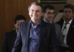 “Sou menina bonita sem namorado” diz Bolsonaro sobre novo partido